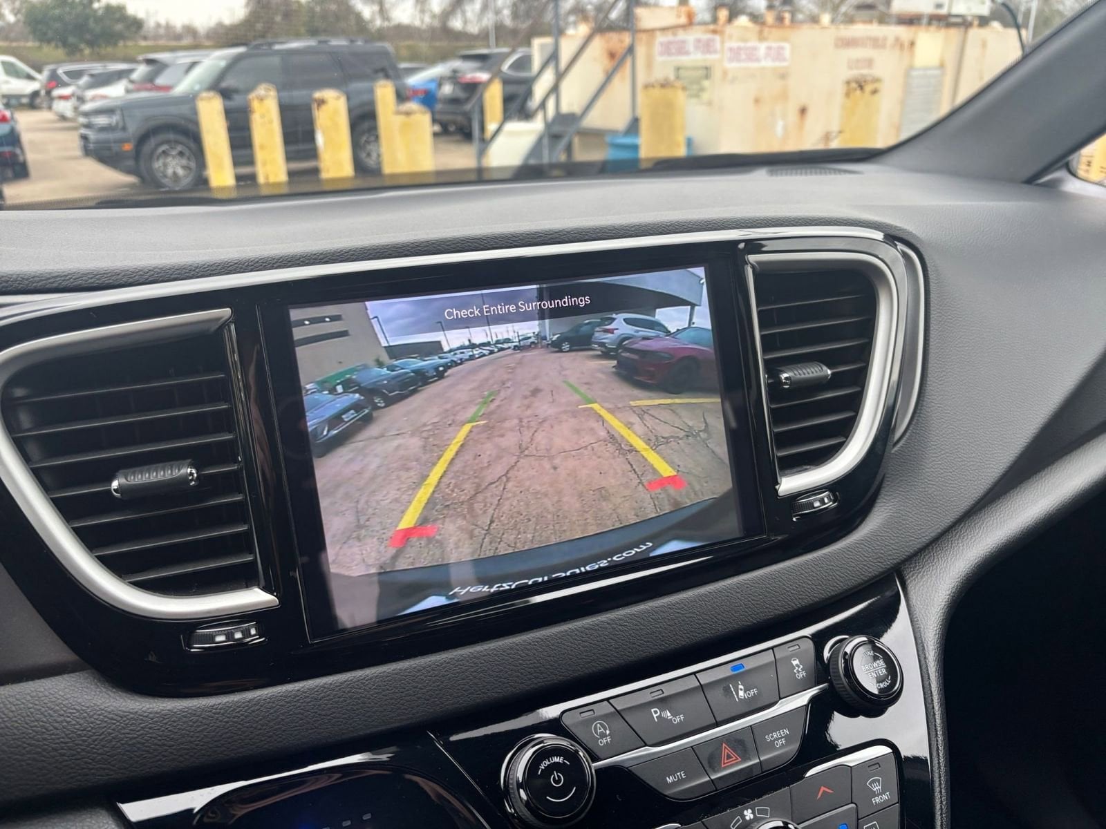 Thumbnail: 2025 Chrysler Pacifica - 25