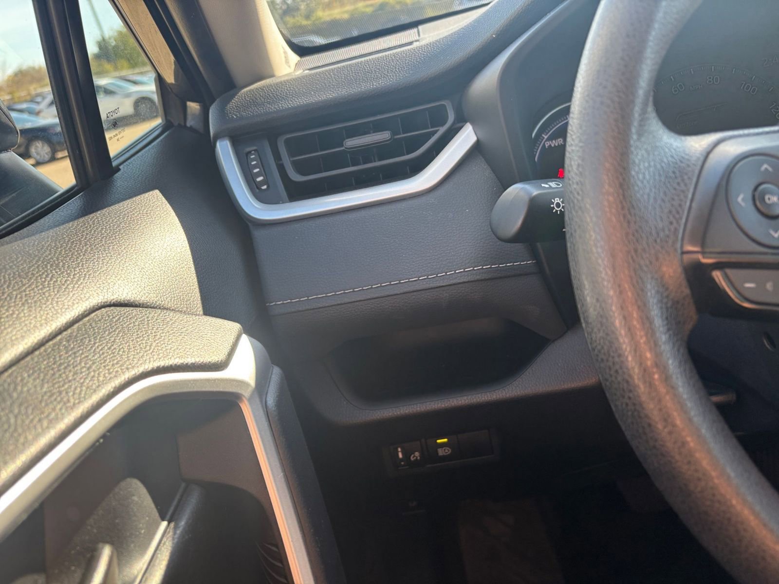 Thumbnail: 2025 Toyota RAV4 - 33