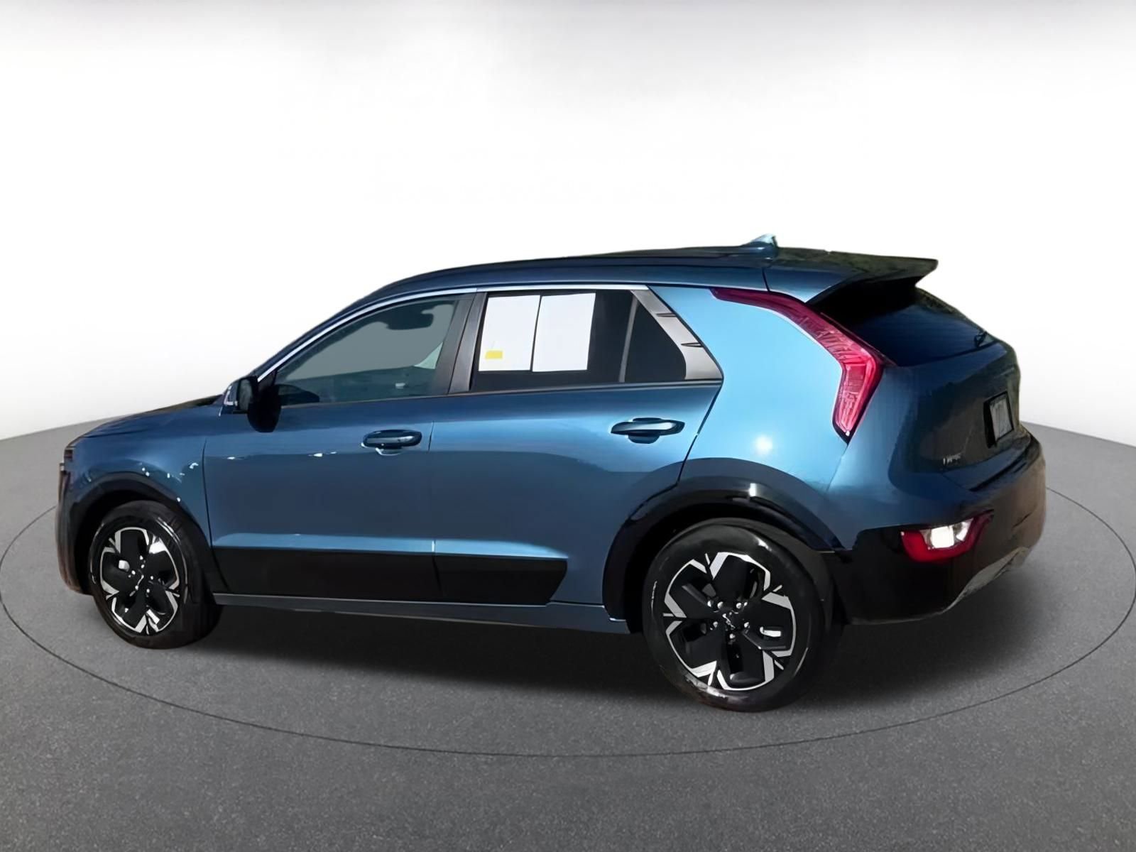 Thumbnail: 2023 Kia Niro - 9