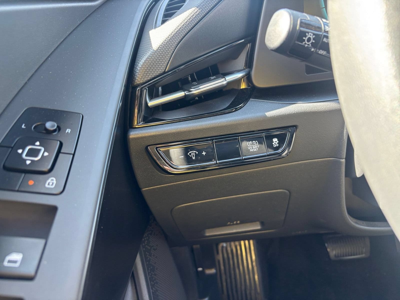 Thumbnail: 2026 Kia Niro - 32