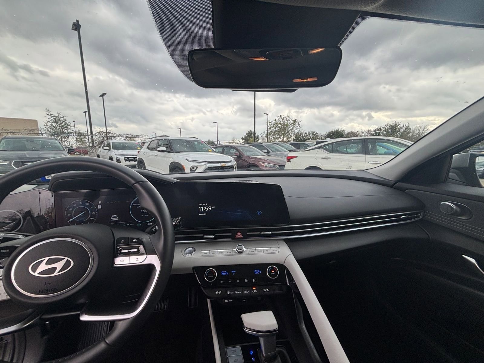 Thumbnail: 2025 Hyundai Elantra - 32