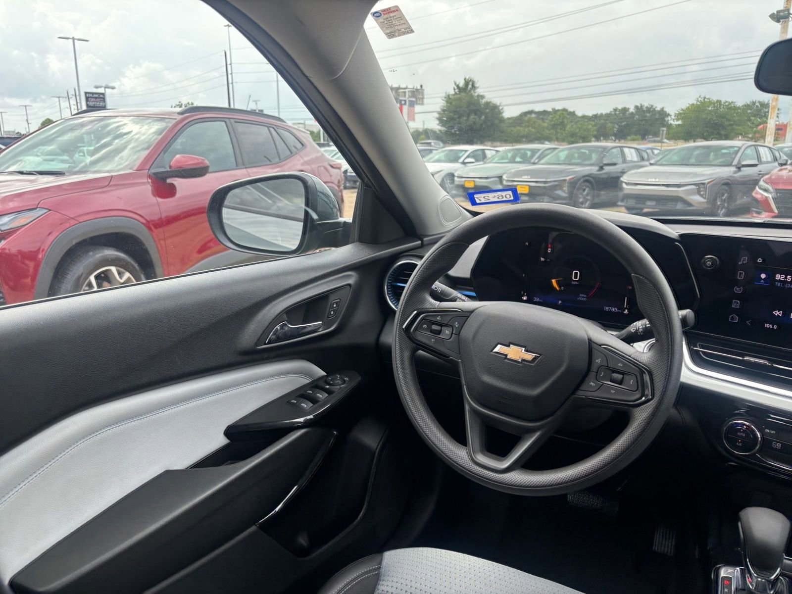 Thumbnail: 2025 Chevrolet Trax - 33