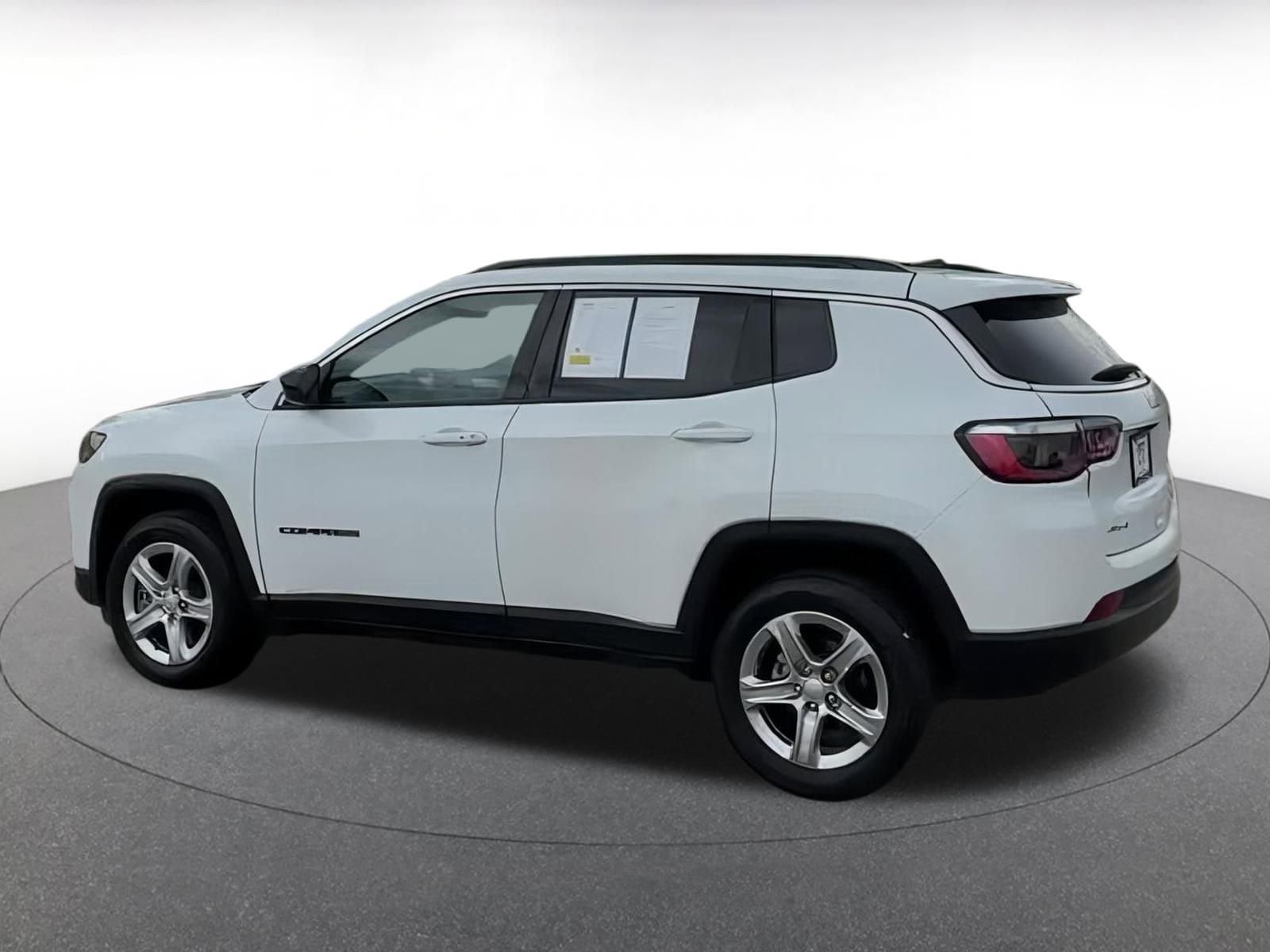 2023 Jeep Compass Latitude 8
