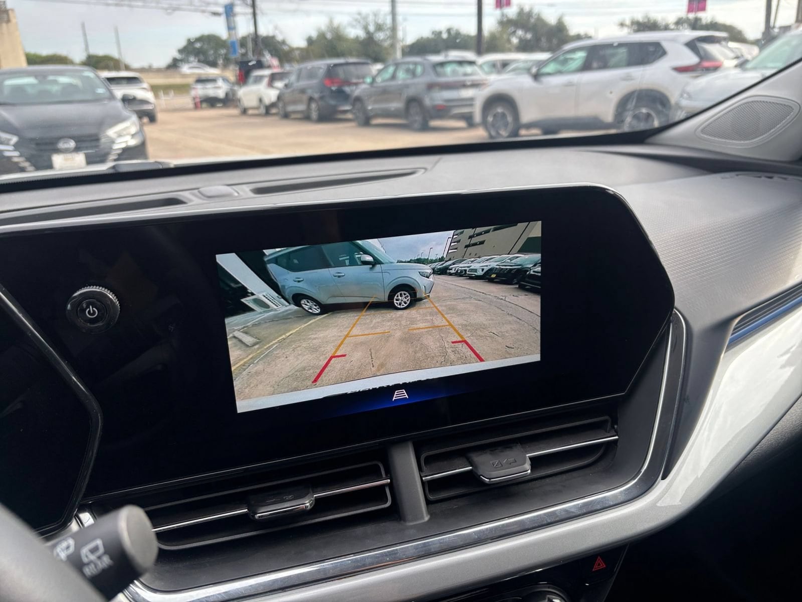 Thumbnail: 2025 Chevrolet Trax - 21