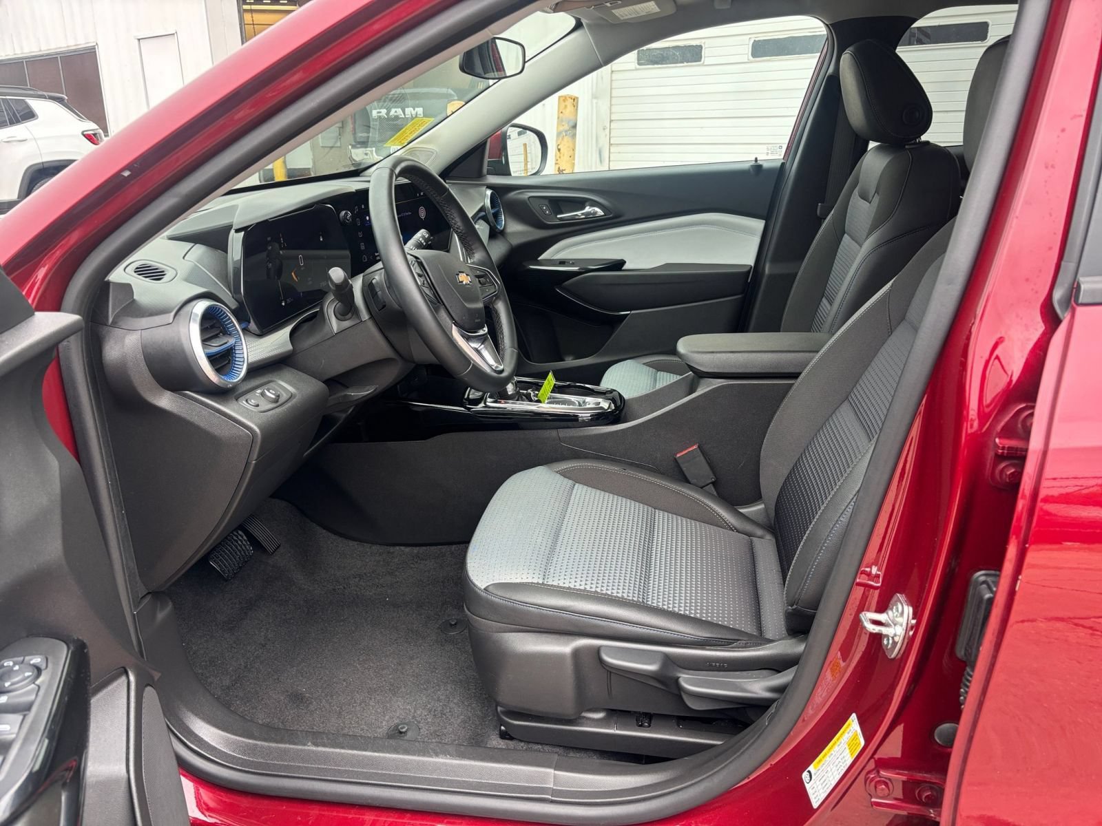 Thumbnail: 2025 Chevrolet Trax - 27