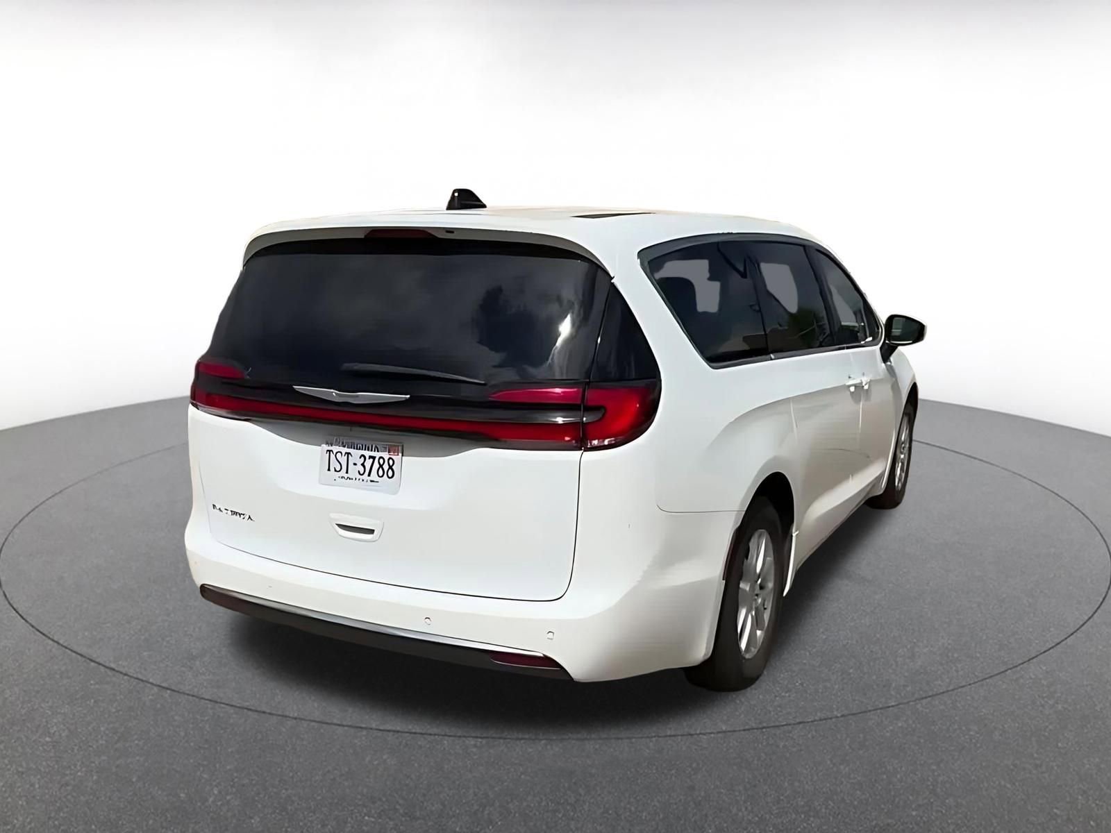 Thumbnail: 2023 Chrysler Pacifica - 15