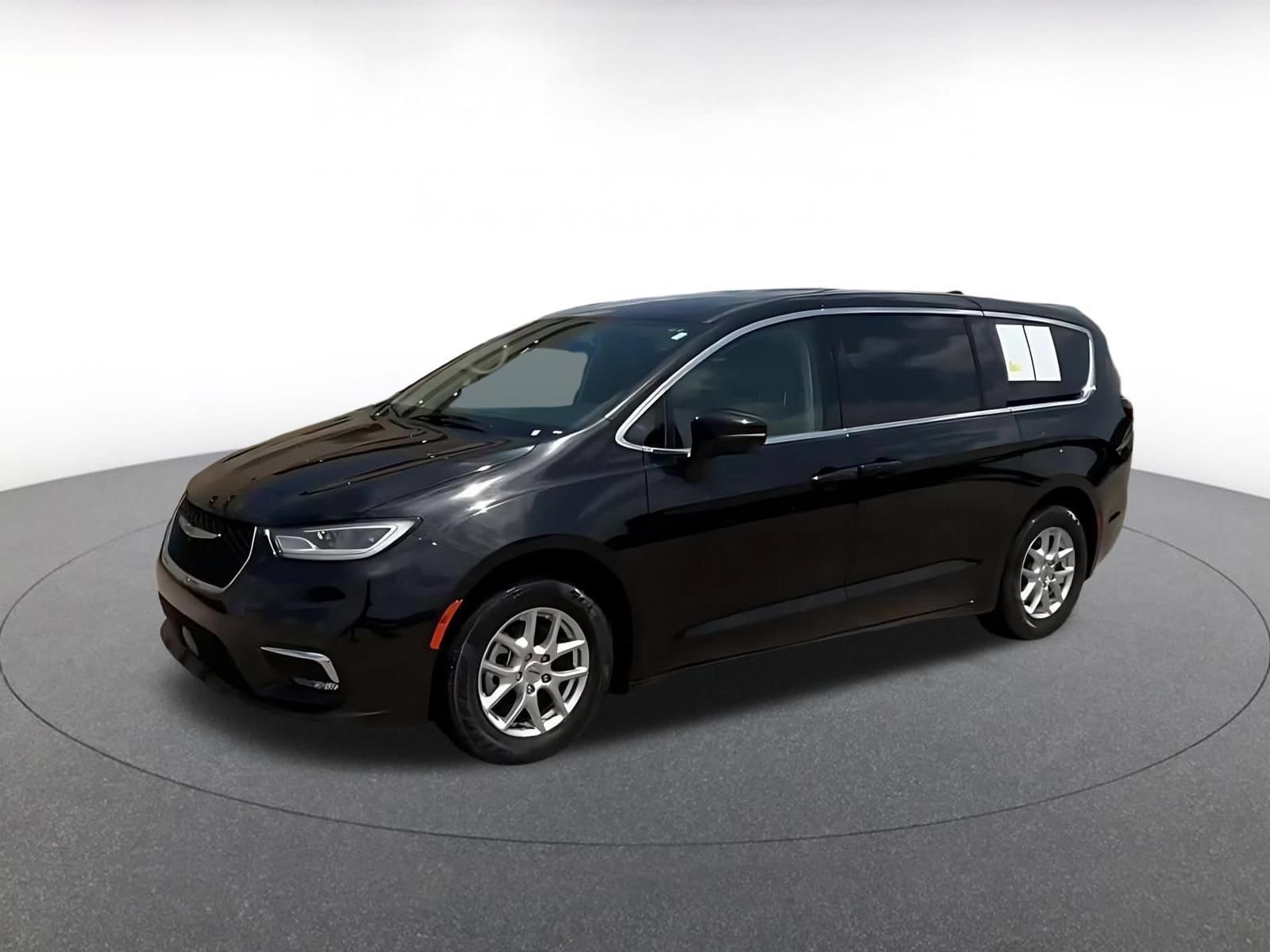 Thumbnail: 2023 Chrysler Pacifica - 7