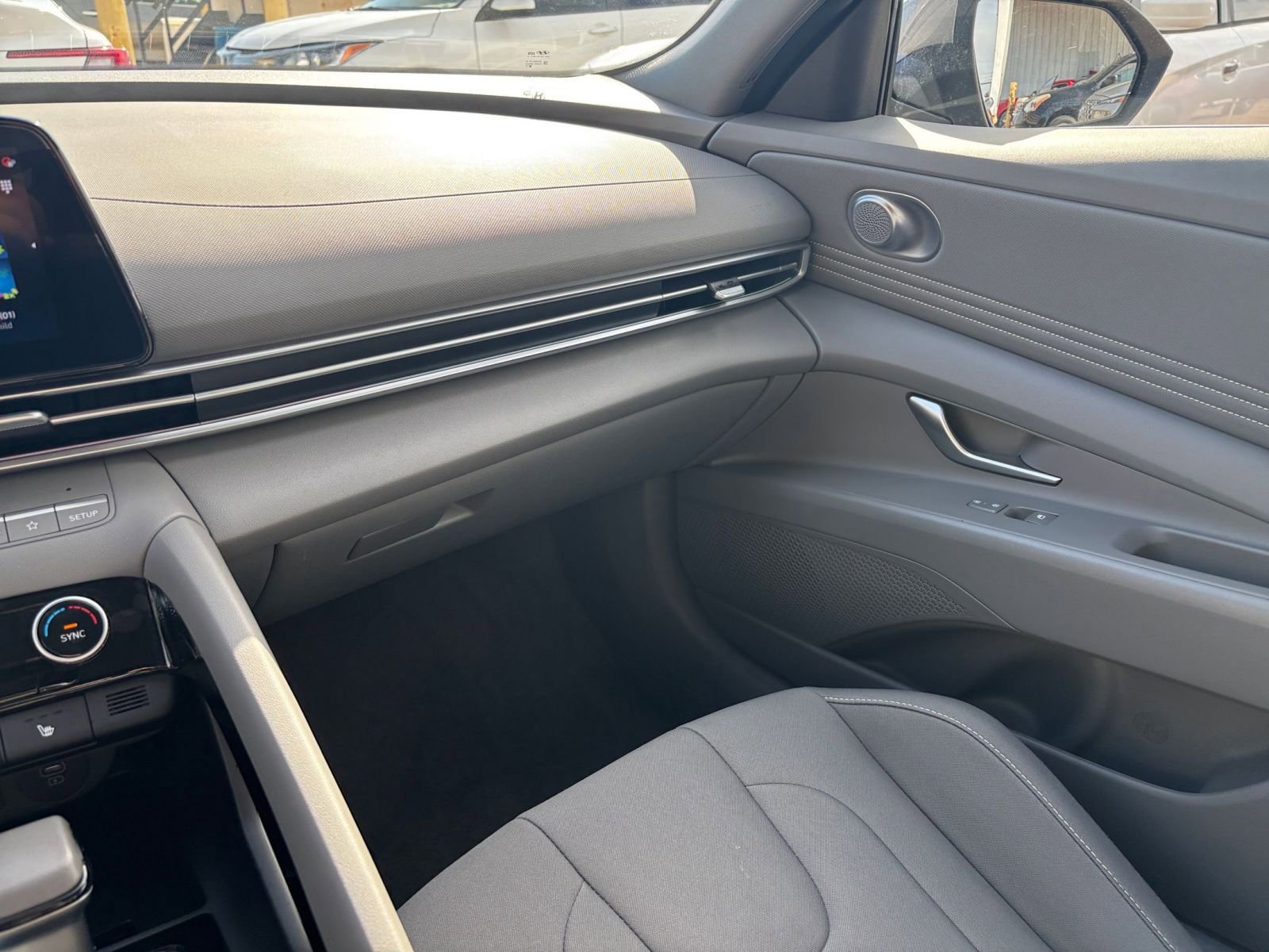 Thumbnail: 2025 Hyundai Elantra - 32