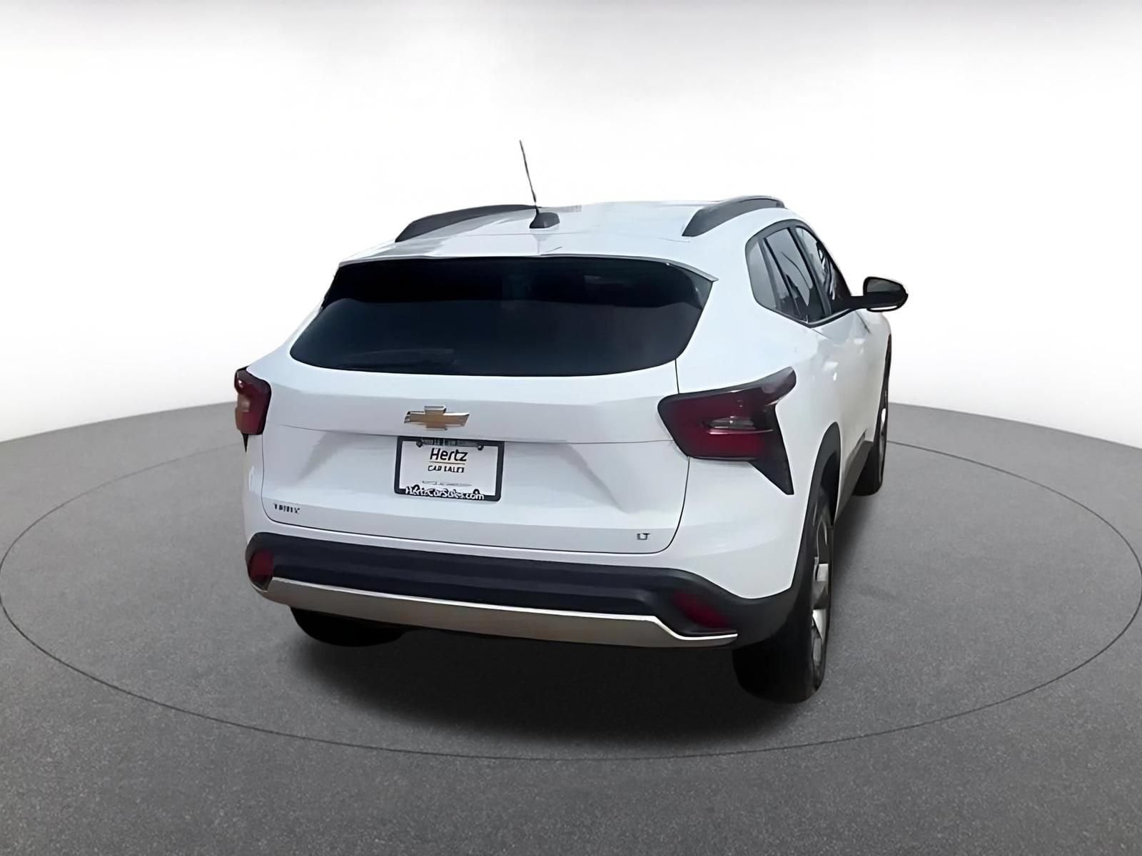 Thumbnail: 2025 Chevrolet Trax - 14