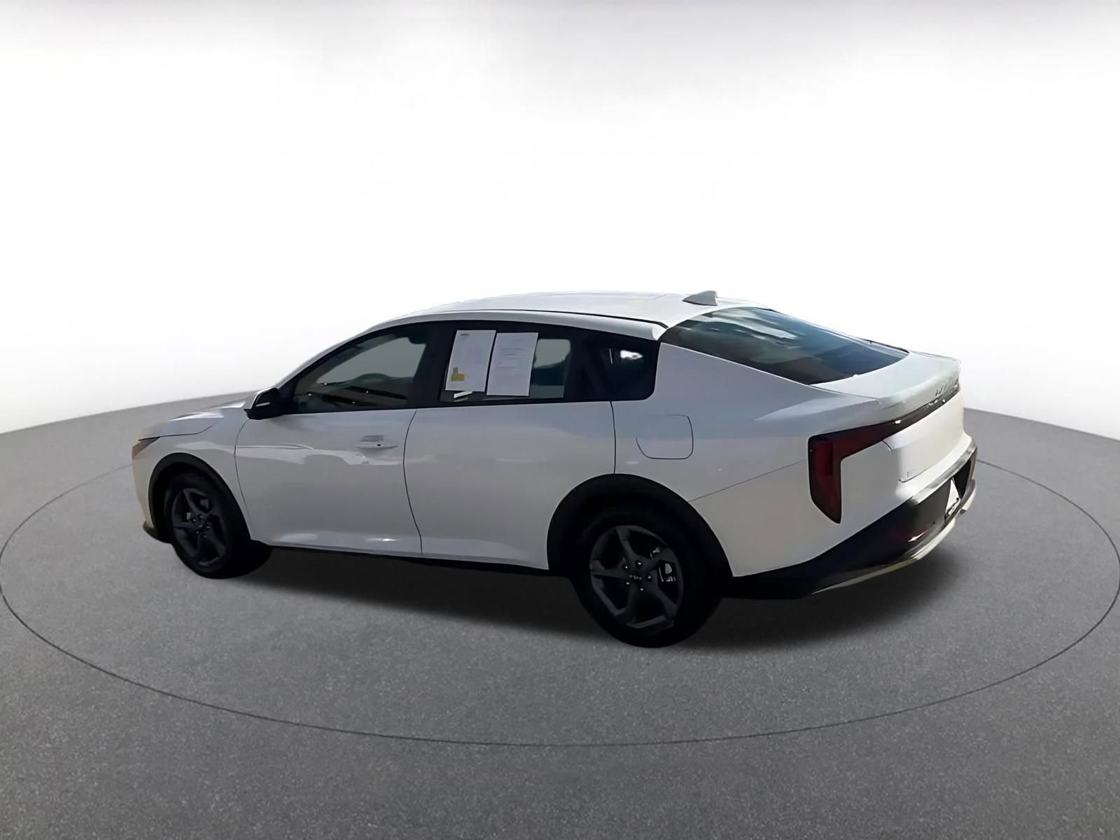 Thumbnail: 2025 Kia K4 - 10