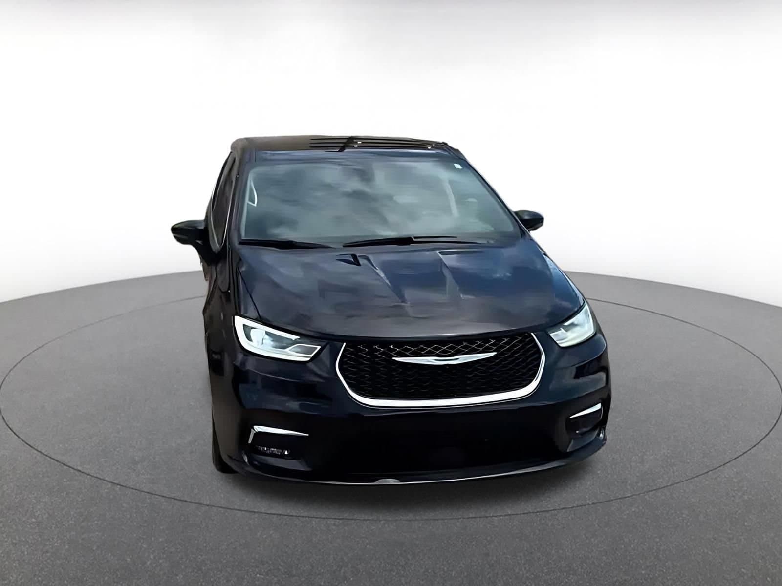 Thumbnail: 2024 Chrysler Pacifica - 4