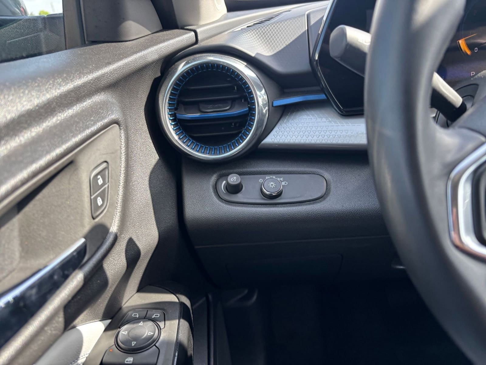 Thumbnail: 2025 Chevrolet Trax - 33