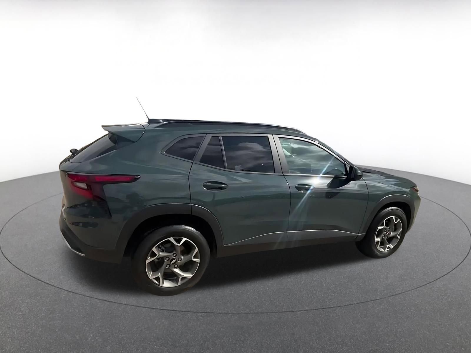 Thumbnail: 2025 Chevrolet Trax - 15