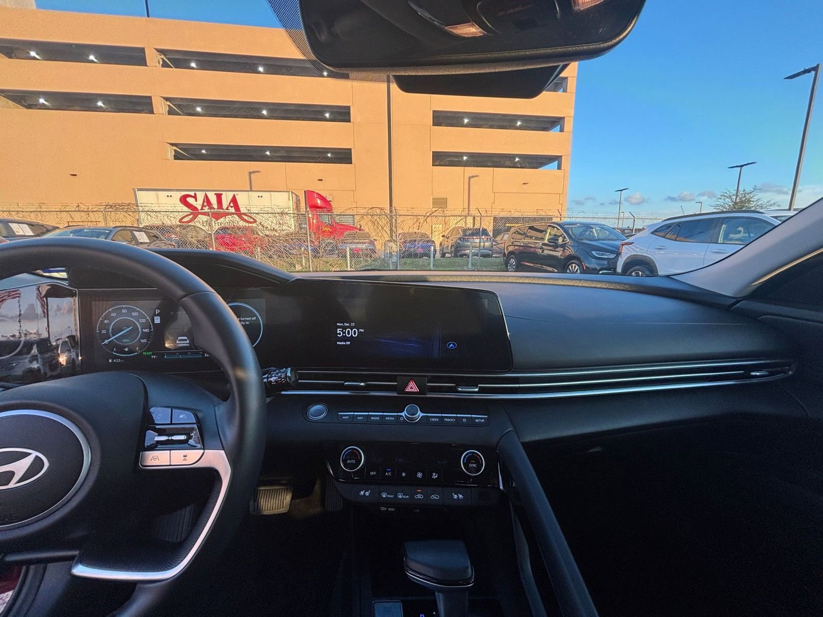 Thumbnail: 2025 Hyundai Elantra - 31