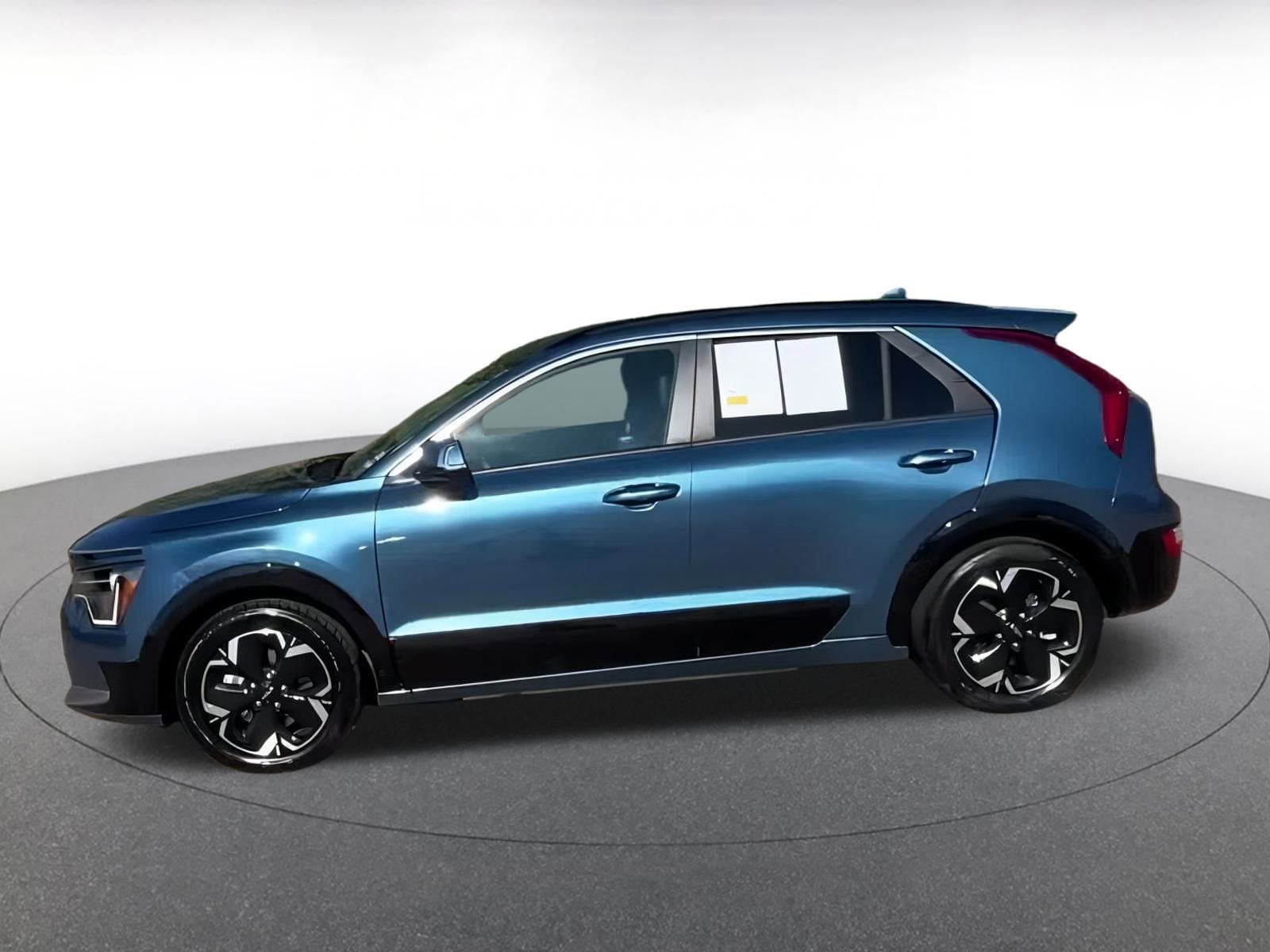 Thumbnail: 2023 Kia Niro - 8