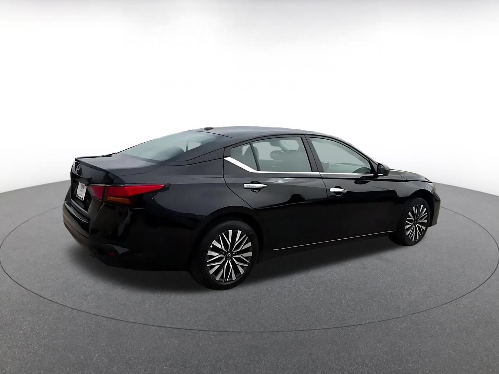 Thumbnail: 2025 Nissan Altima - 14