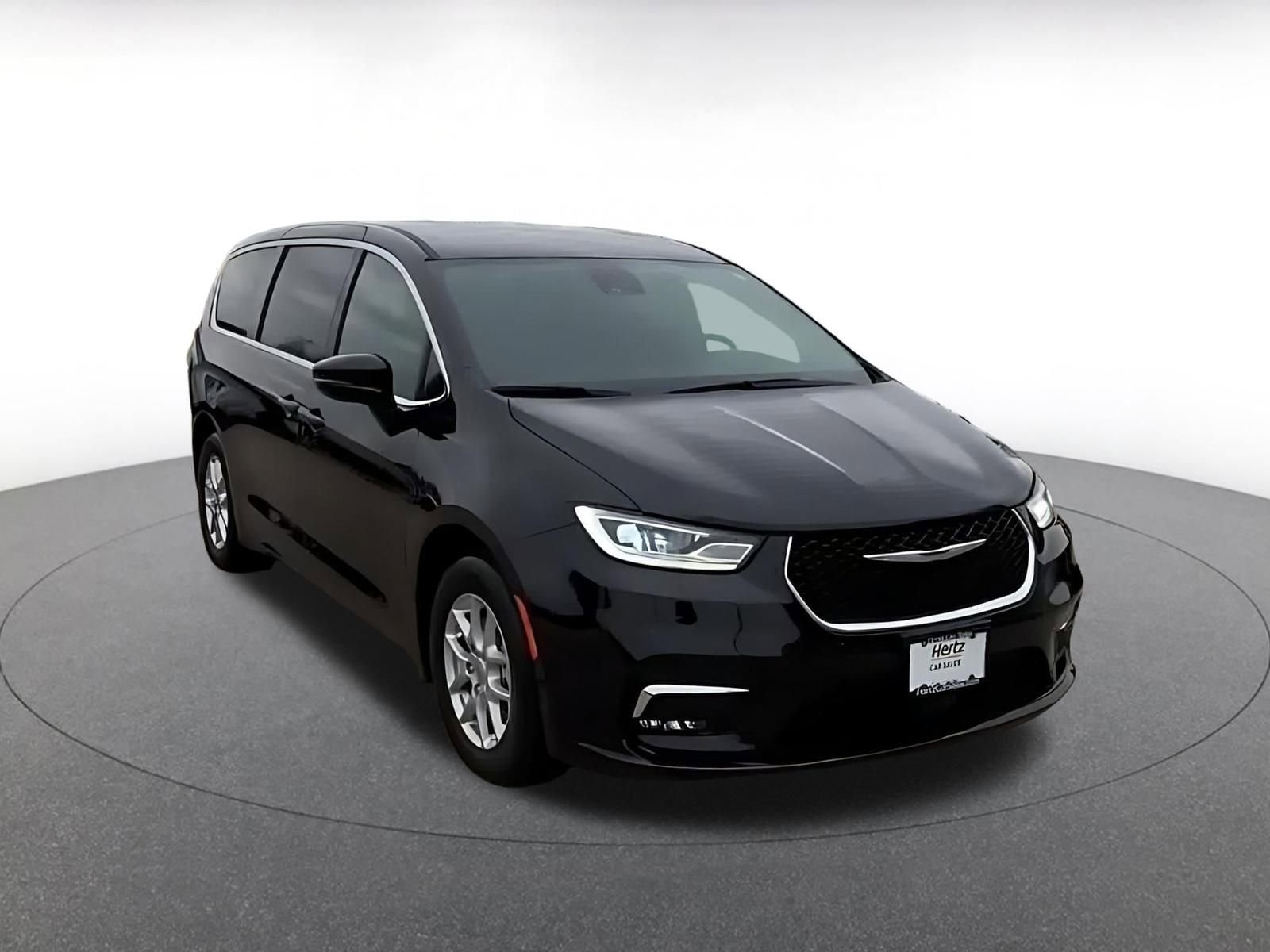 Thumbnail: 2025 Chrysler Pacifica - 3