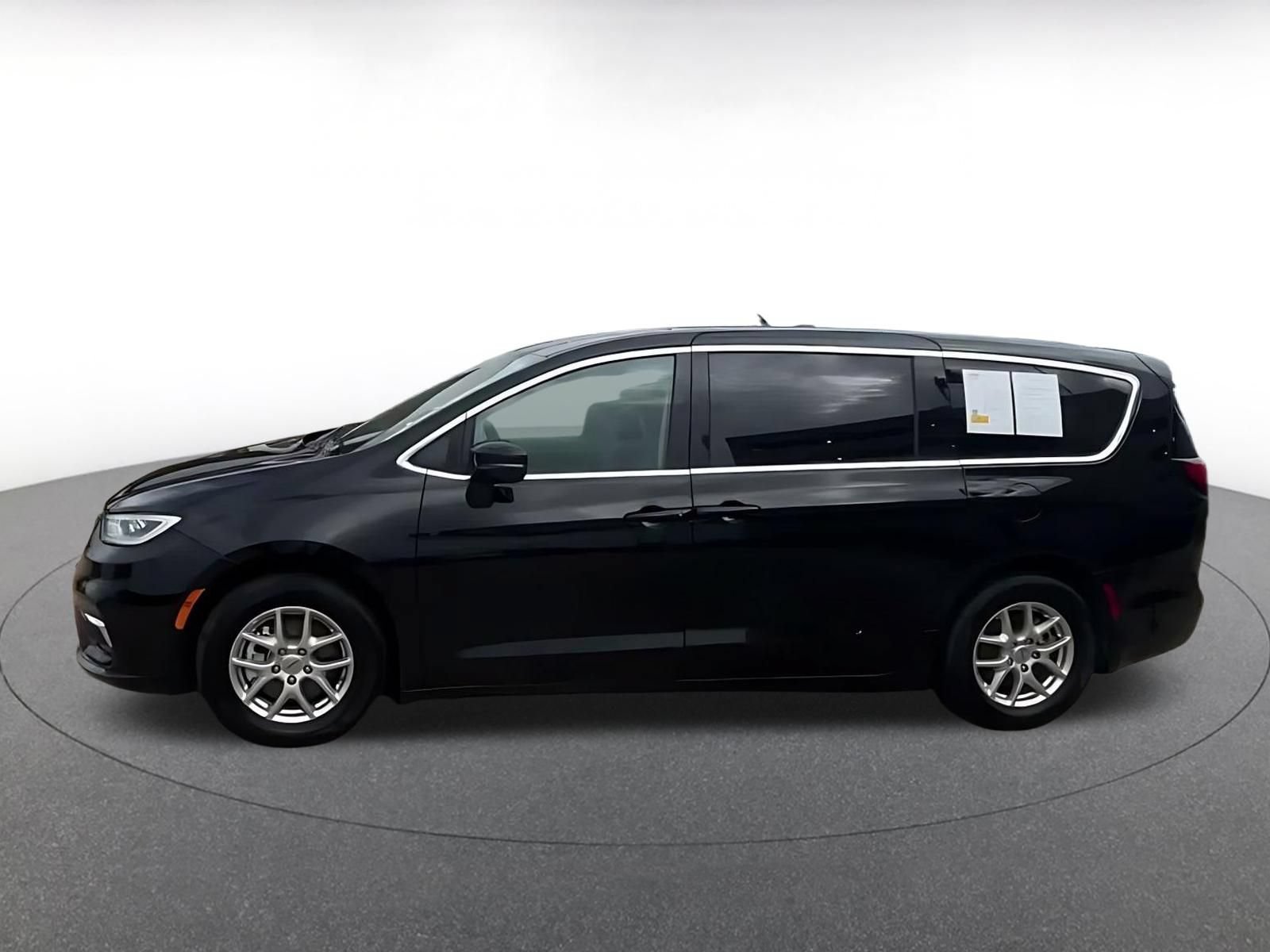 Thumbnail: 2024 Chrysler Pacifica - 8