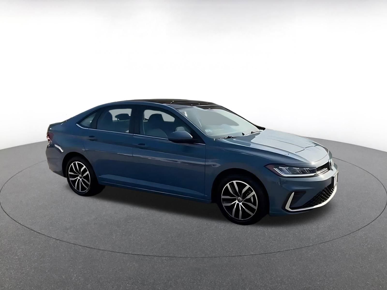 Thumbnail: 2025 Volkswagen Jetta - 2