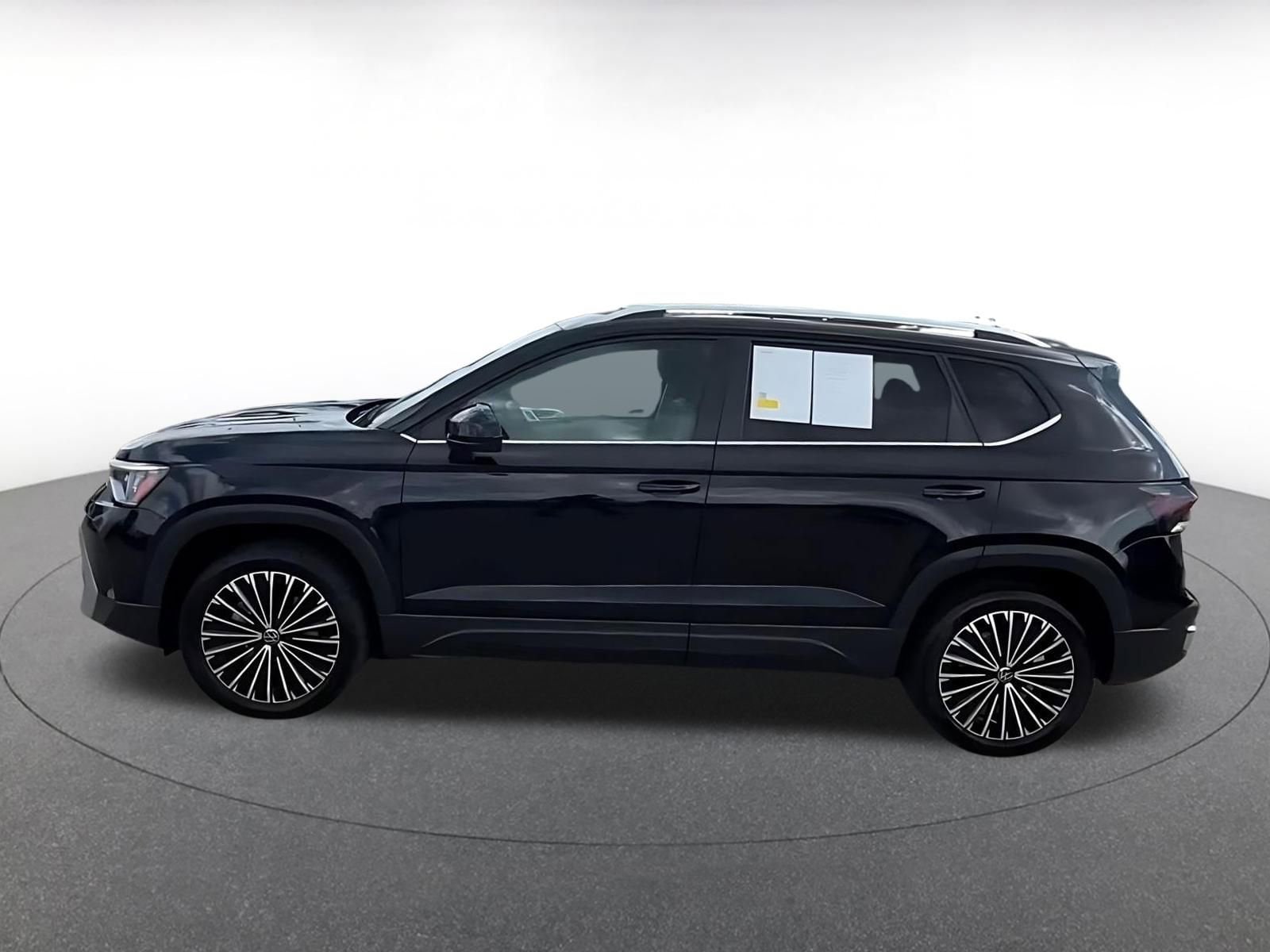 Thumbnail: 2025 Volkswagen Taos - 9