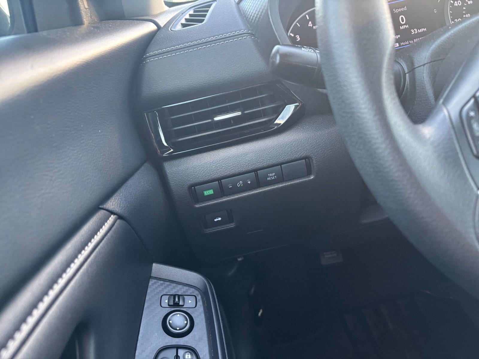 Thumbnail: 2025 Nissan Sentra - 32