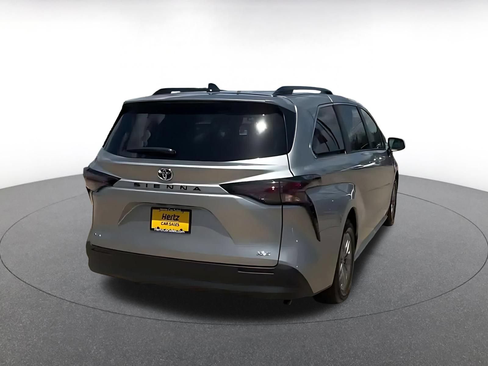 Thumbnail: 2025 Toyota Sienna - 15