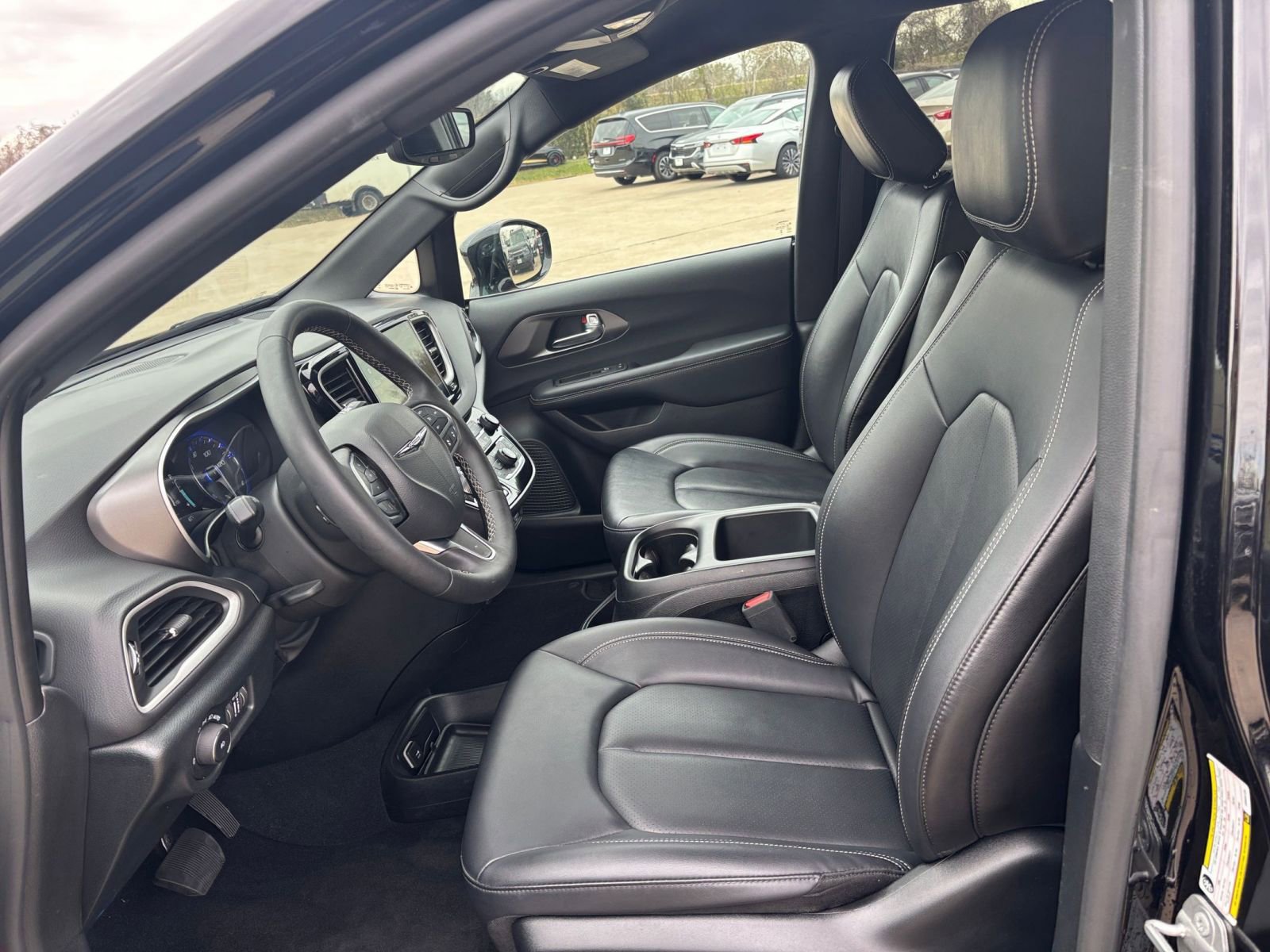 Thumbnail: 2025 Chrysler Pacifica - 24