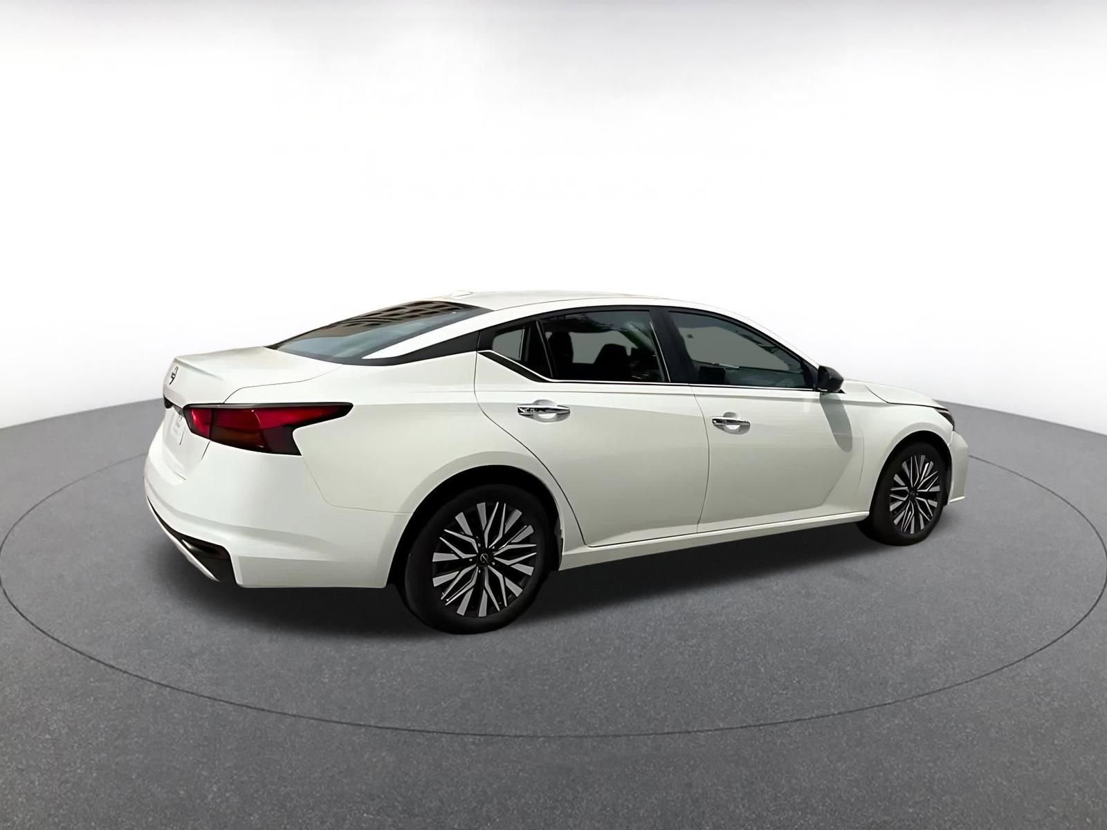 Thumbnail: 2025 Nissan Altima - 15