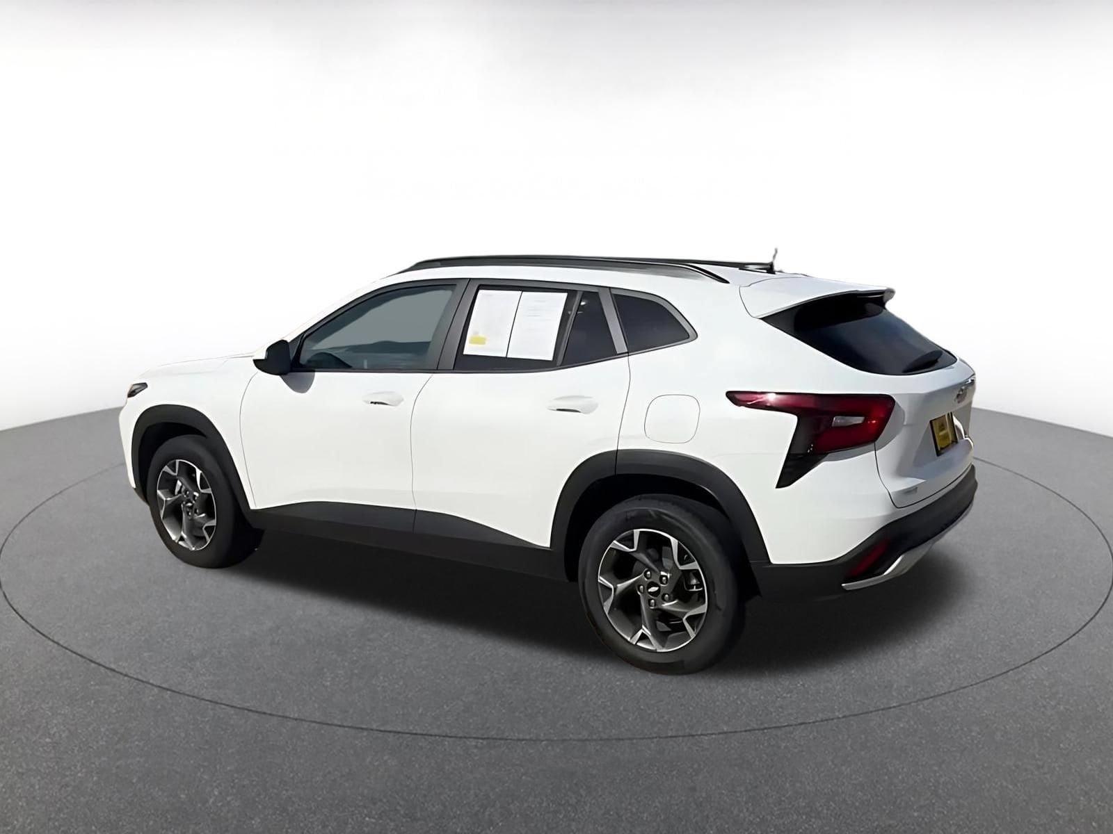 Thumbnail: 2025 Chevrolet Trax - 8