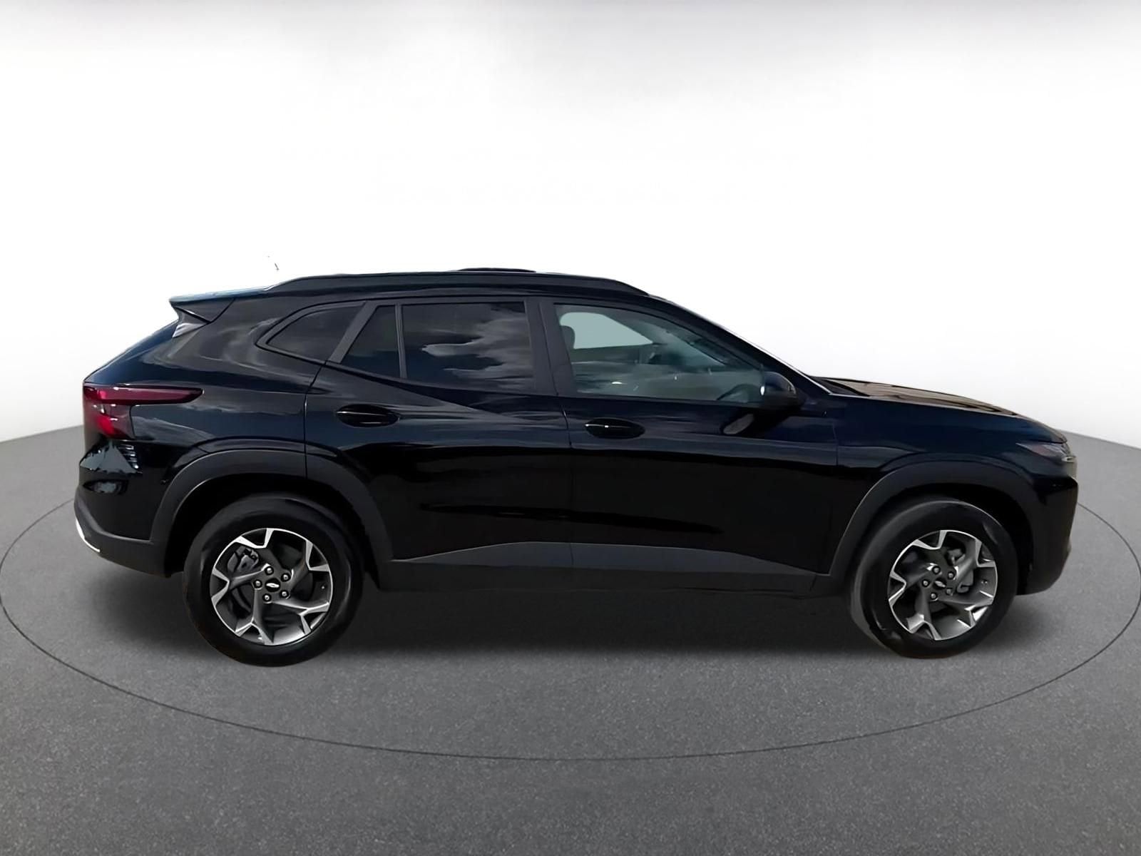 Thumbnail: 2025 Chevrolet Trax - 16