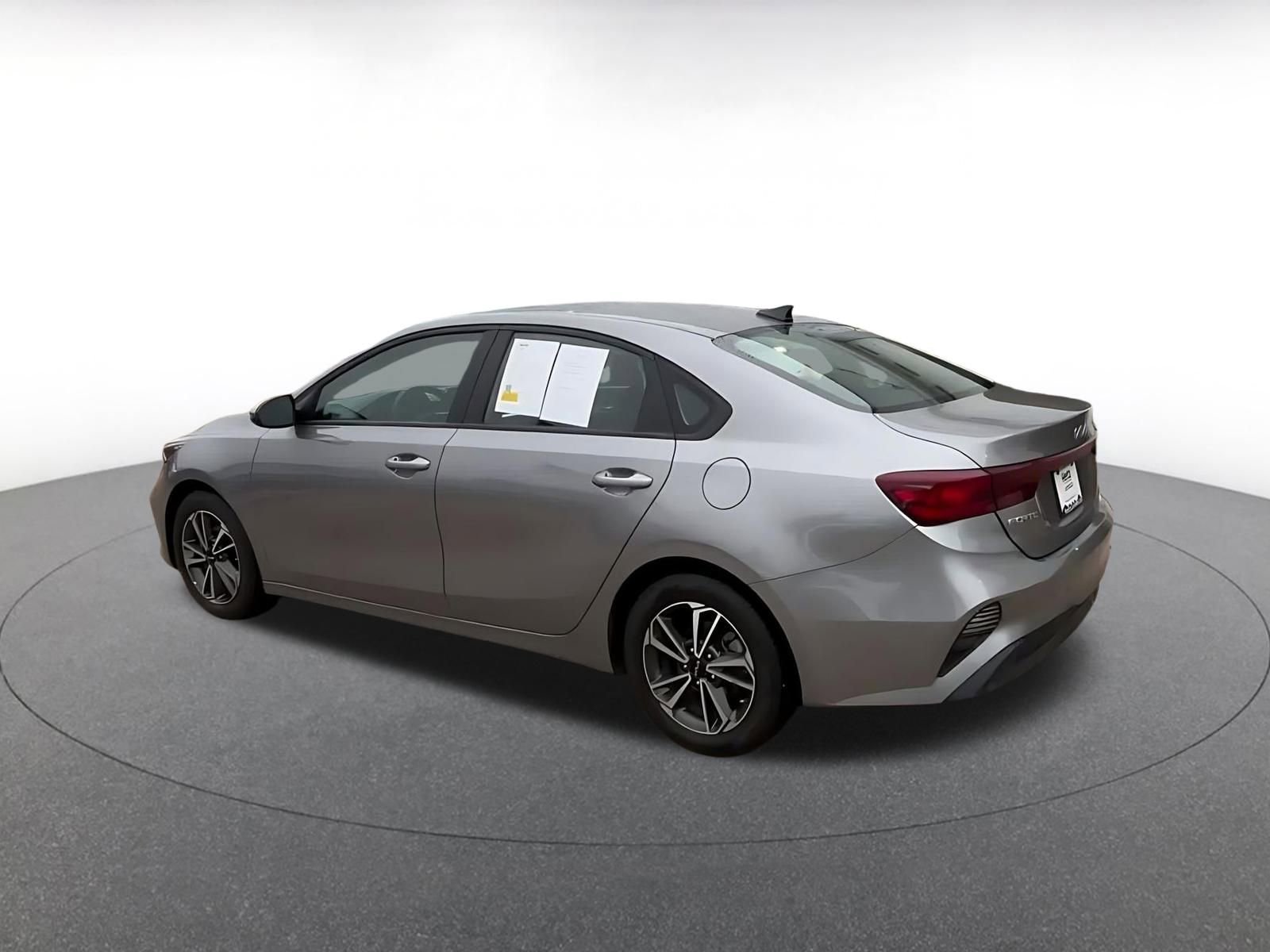 Thumbnail: 2023 Kia Forte - 10
