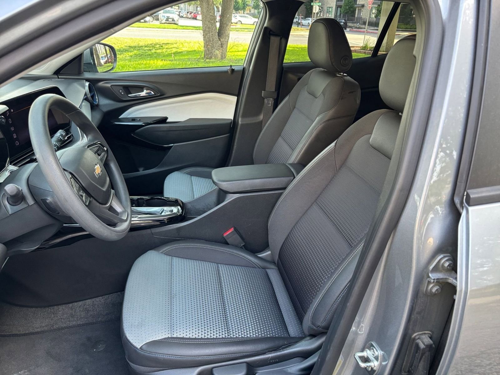 Thumbnail: 2025 Chevrolet Trax - 31