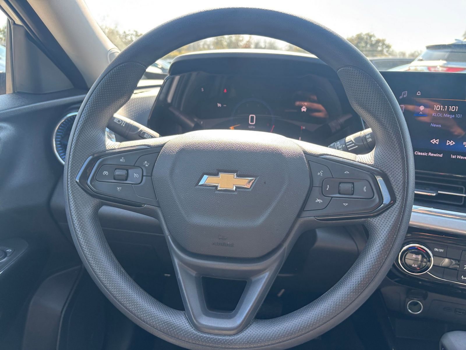 Thumbnail: 2025 Chevrolet Trax - 27