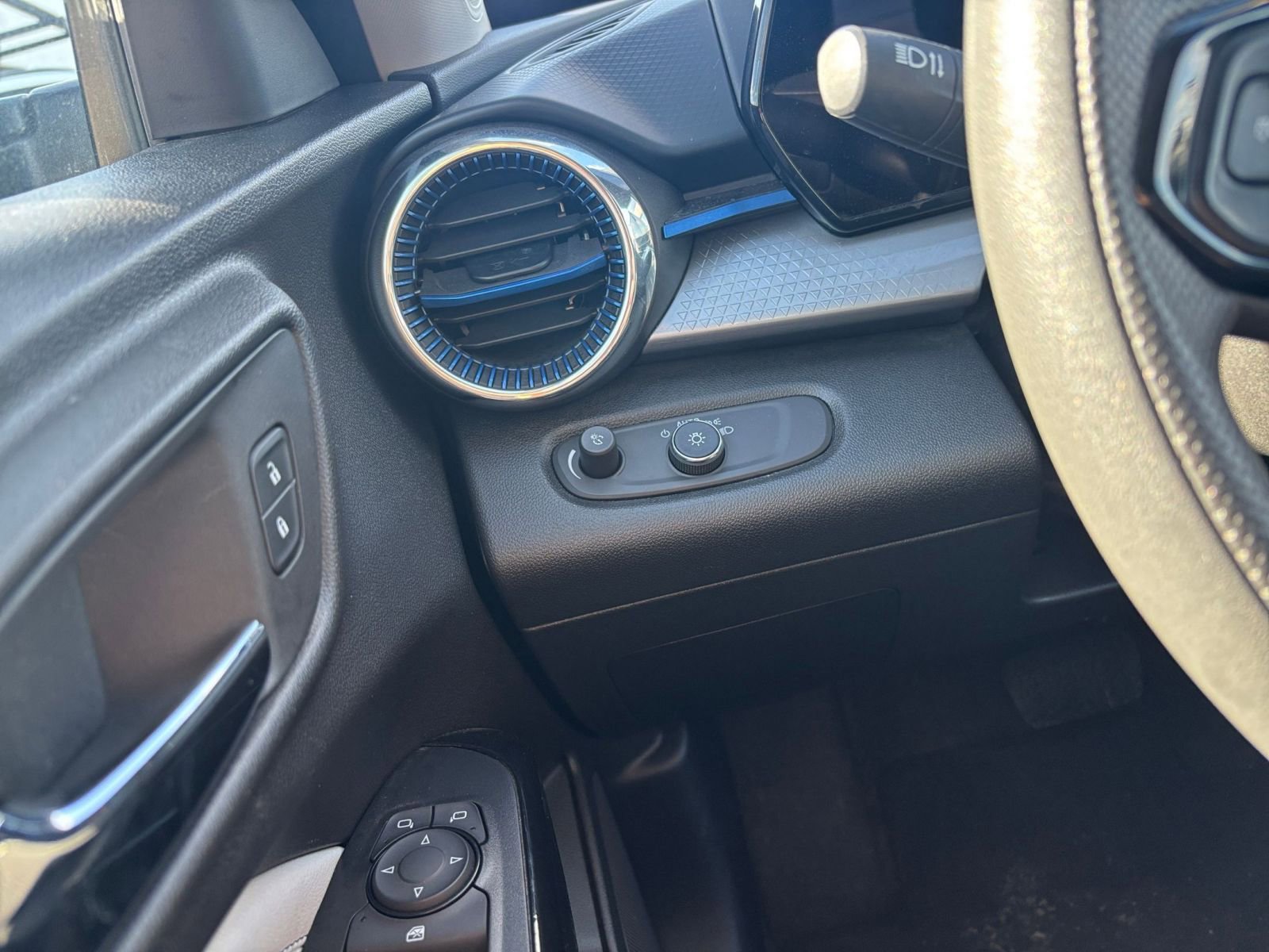 Thumbnail: 2025 Chevrolet Trax - 33