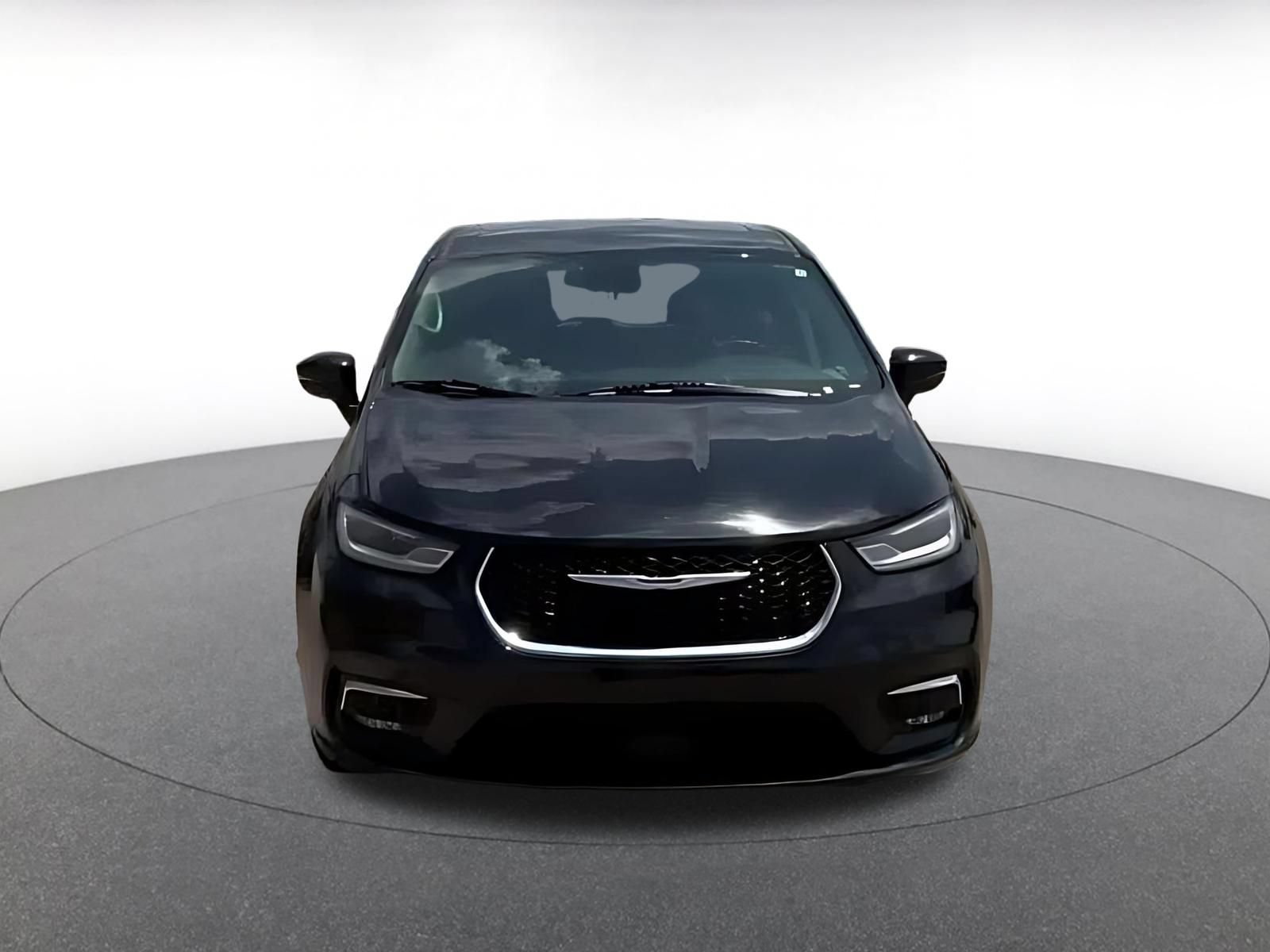 Thumbnail: 2023 Chrysler Pacifica - 4
