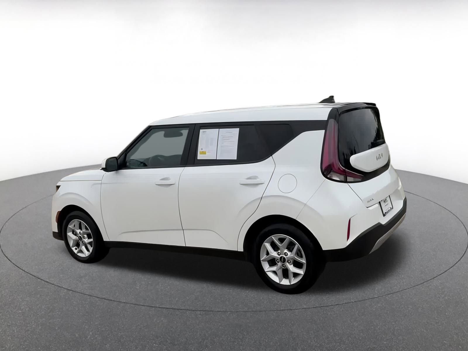 Thumbnail: 2023 Kia Soul - 10