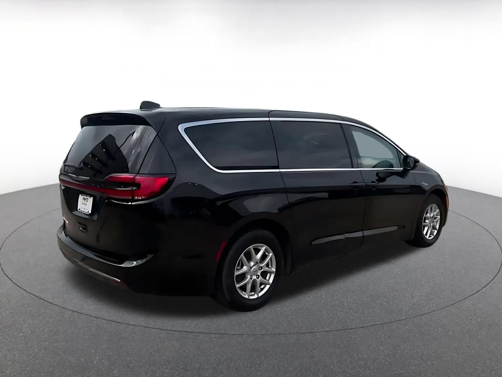 Thumbnail: 2024 Chrysler Pacifica - 13