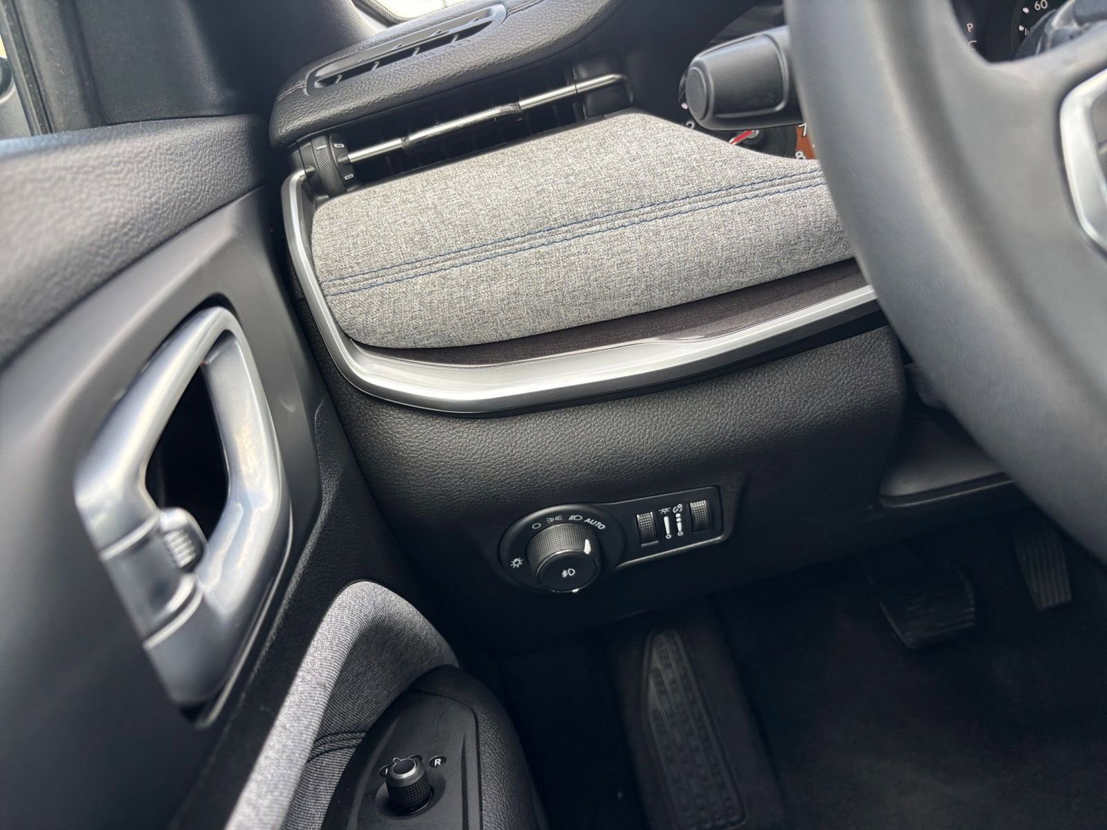 2023 Jeep Compass Latitude 28