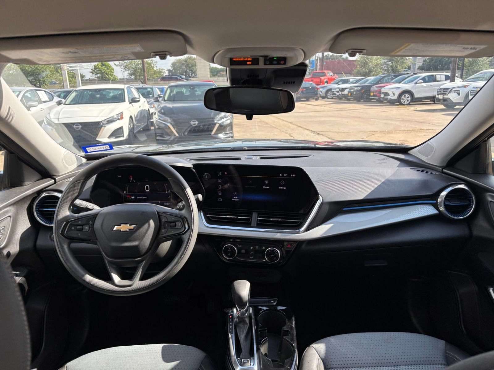 Thumbnail: 2025 Chevrolet Trax - 32