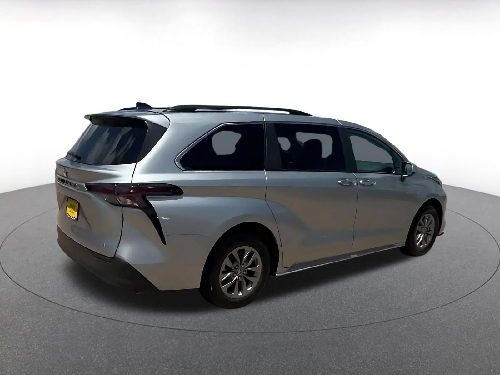 Thumbnail: 2025 Toyota Sienna - 14