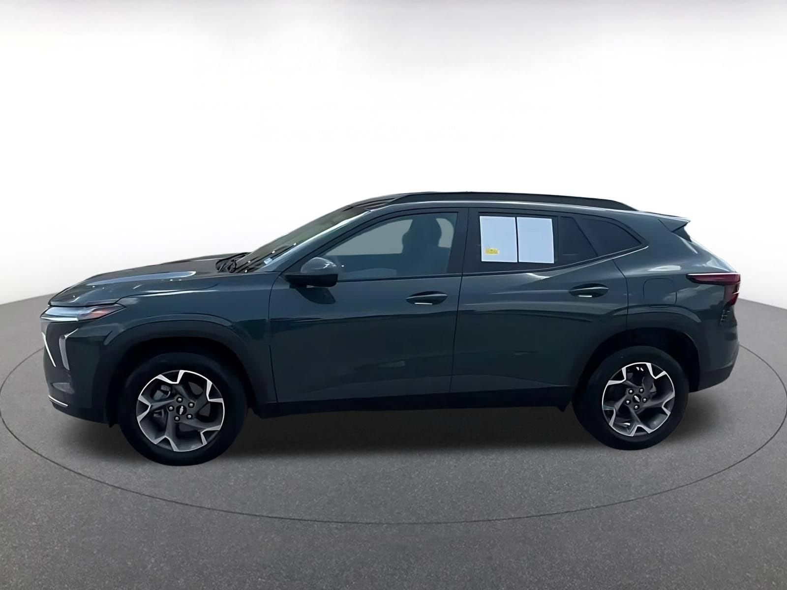 Thumbnail: 2025 Chevrolet Trax - 8