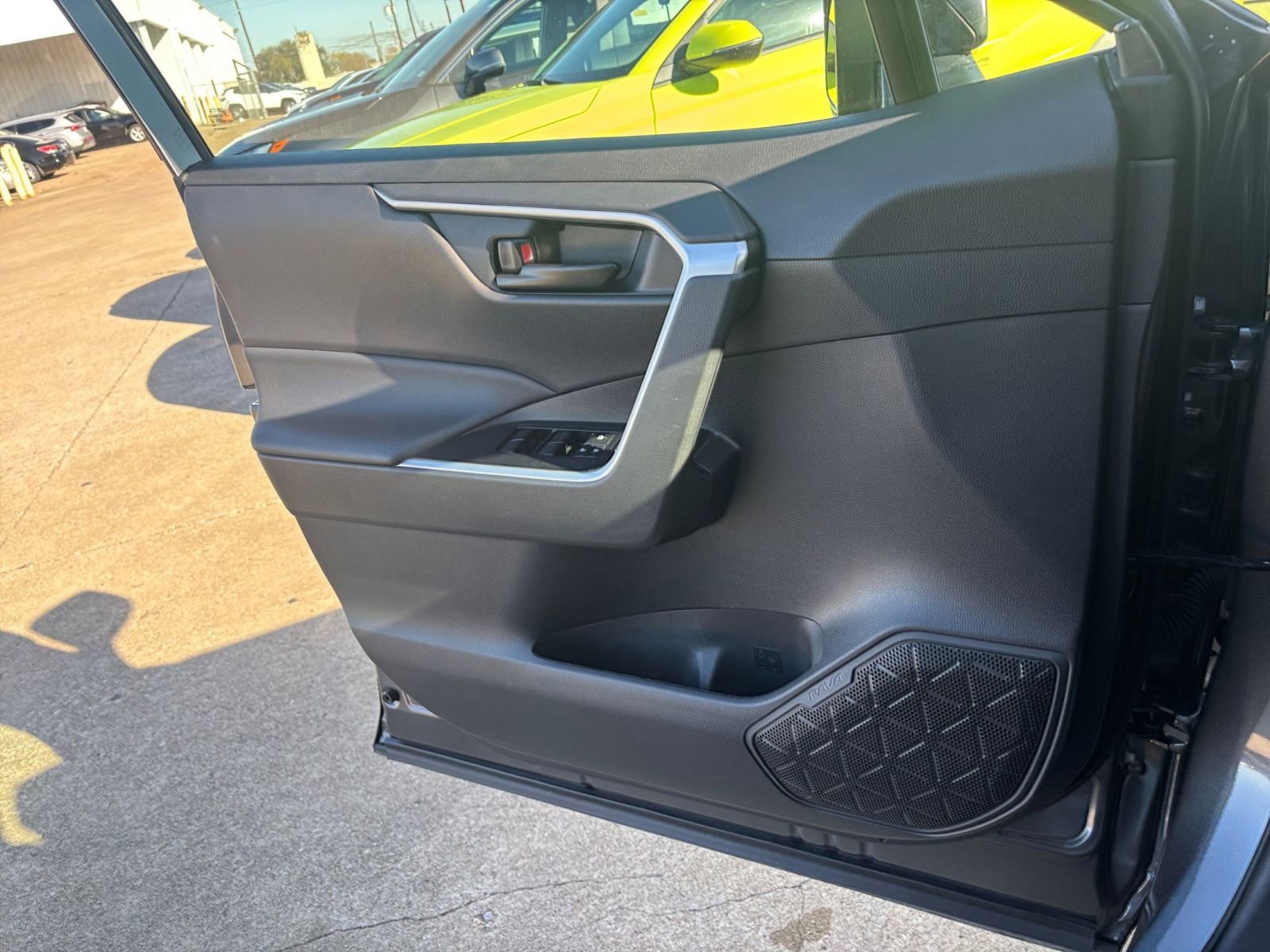 Thumbnail: 2025 Toyota RAV4 - 20