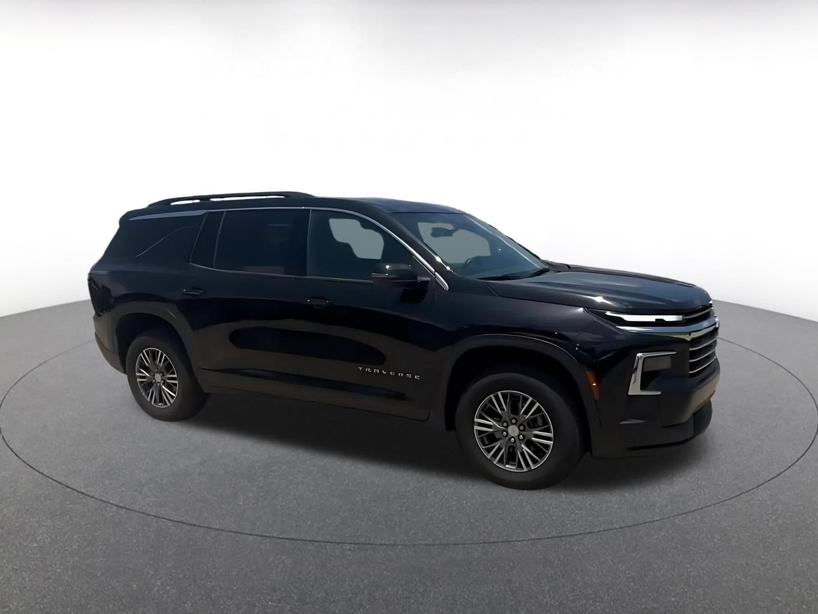 Thumbnail: 2025 Chevrolet Traverse - 2