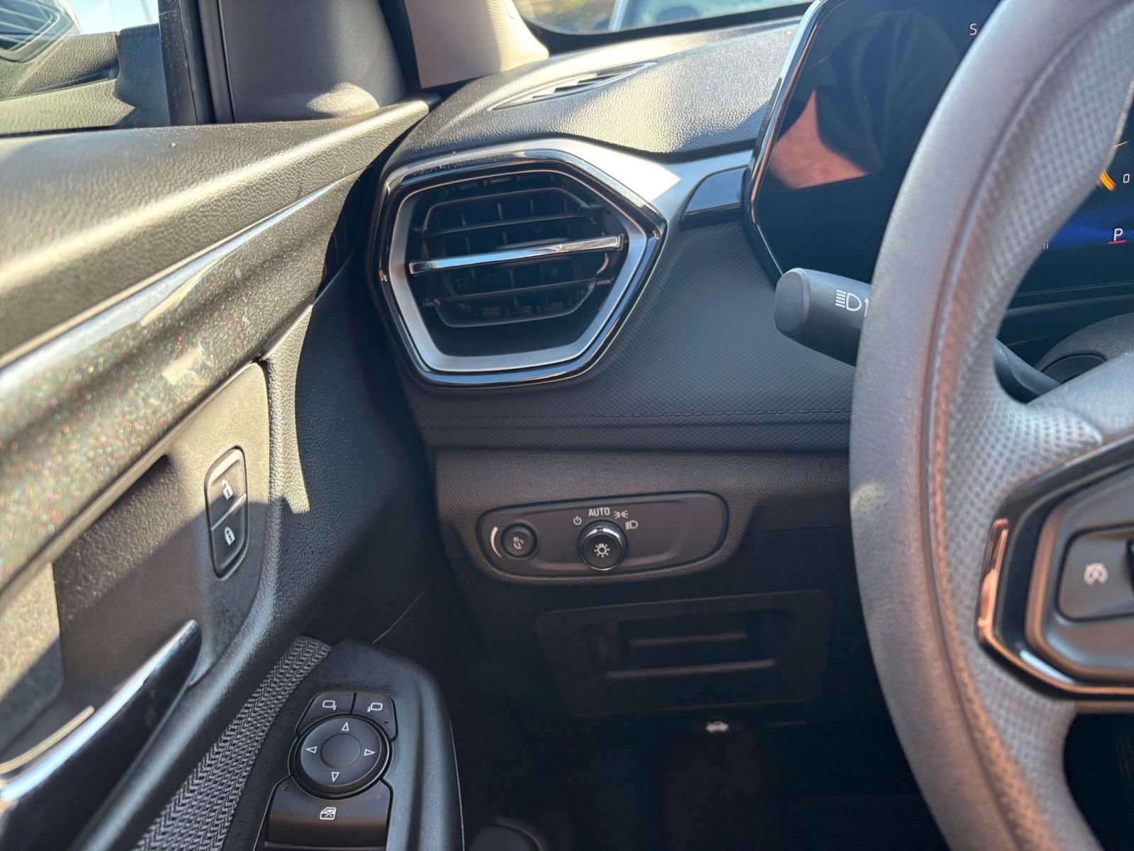 Thumbnail: 2025 Chevrolet TrailBlazer - 32