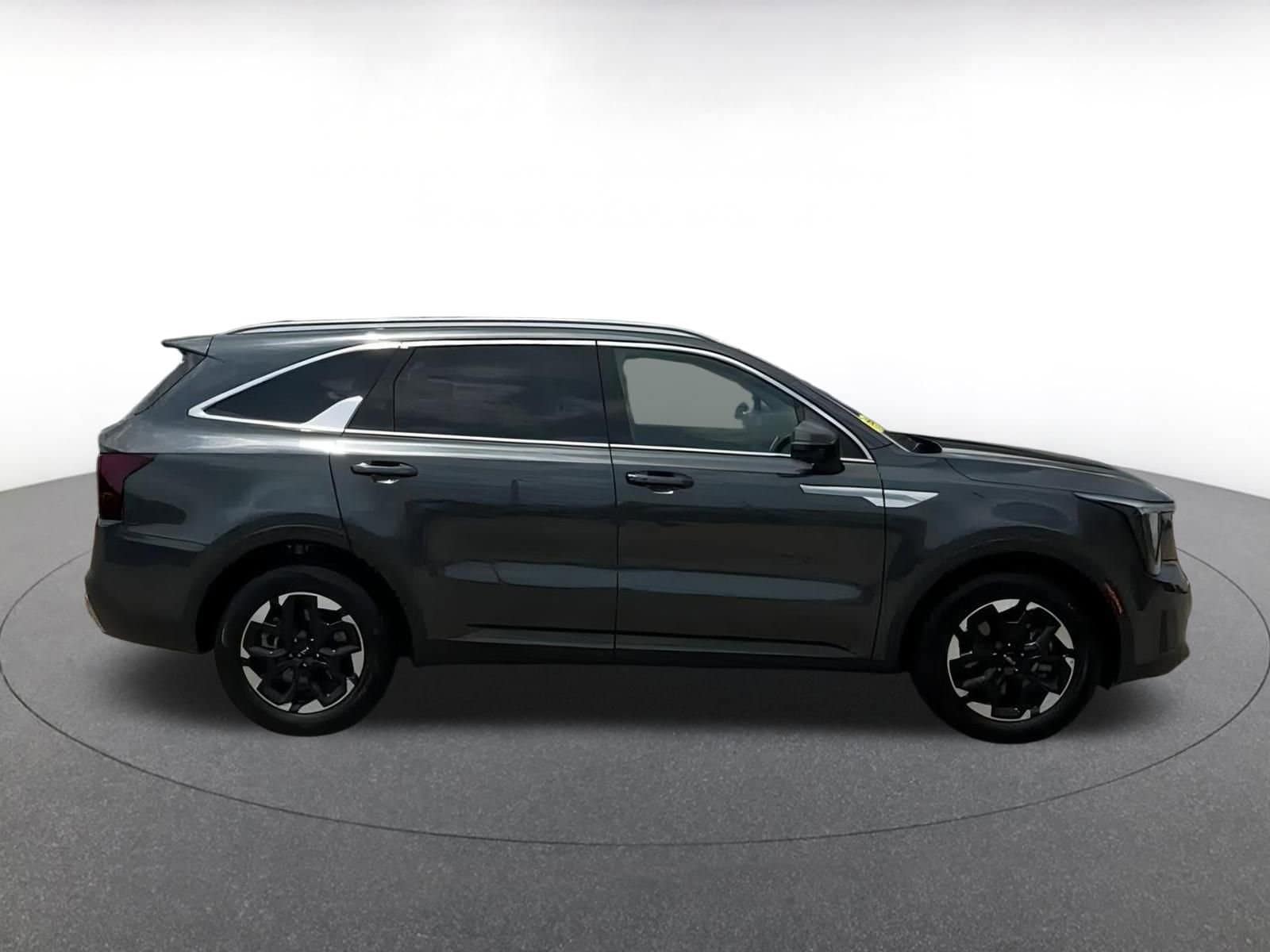 2024 Kia Sorento S 8