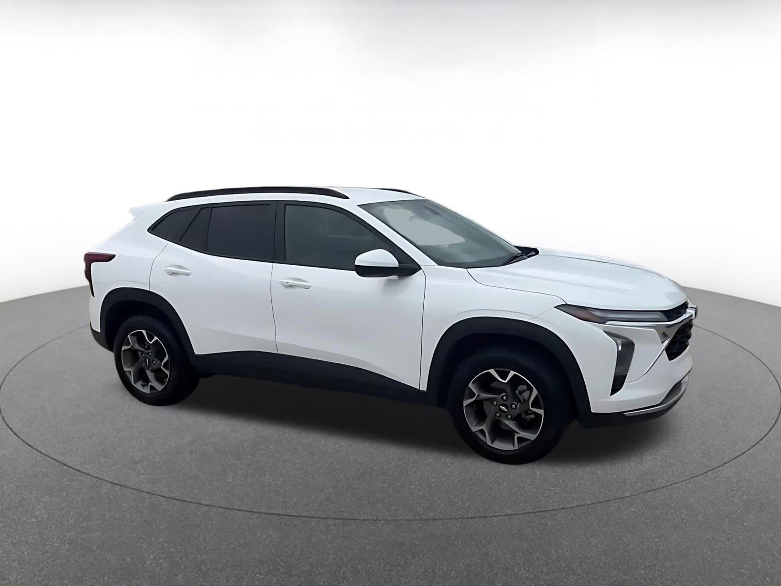 Thumbnail: 2025 Chevrolet Trax - 2