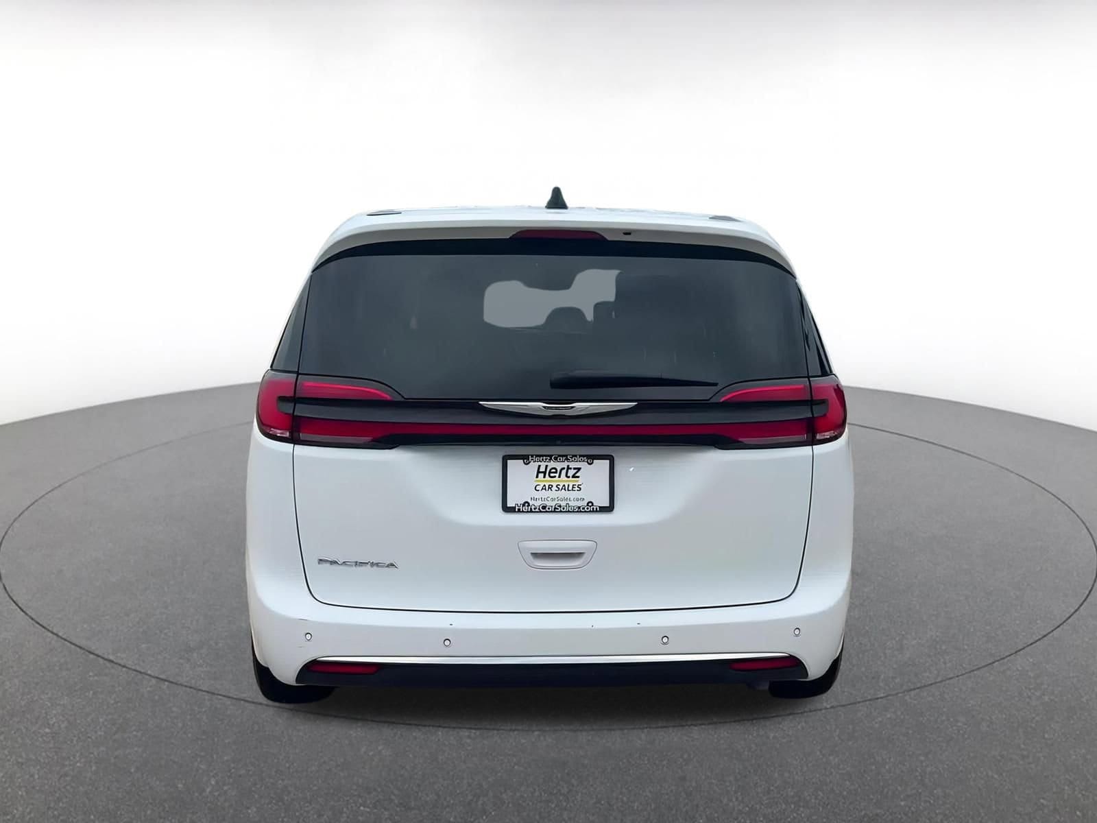 Thumbnail: 2024 Chrysler Pacifica - 10