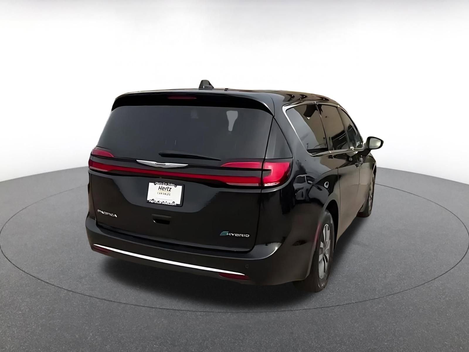 Thumbnail: 2023 Chrysler Pacifica - 15