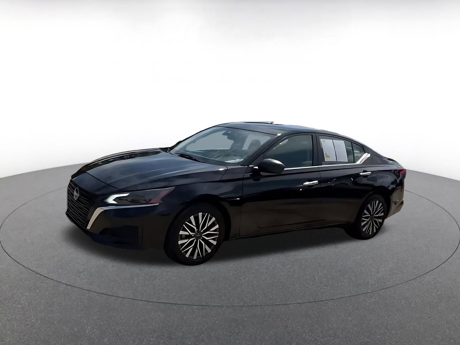 Thumbnail: 2025 Nissan Altima - 8