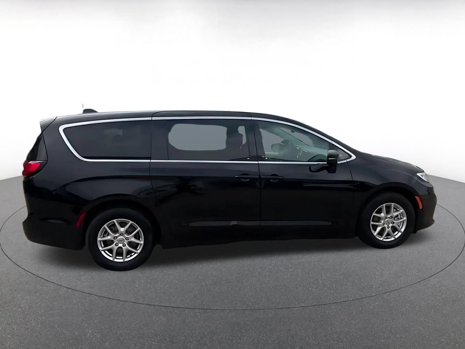 Thumbnail: 2024 Chrysler Pacifica - 15